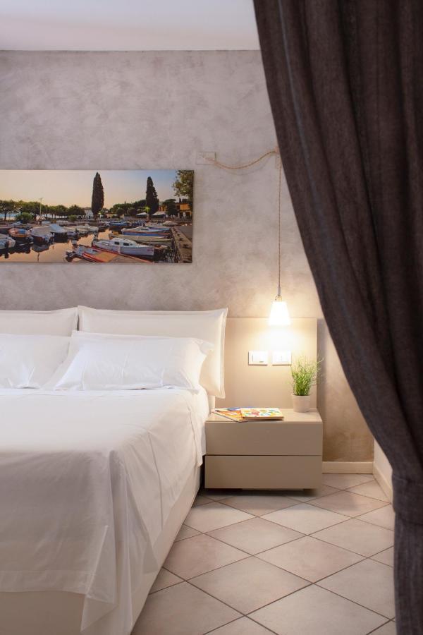 Chiare Ginestre Apartment San Felice del Benaco Luaran gambar