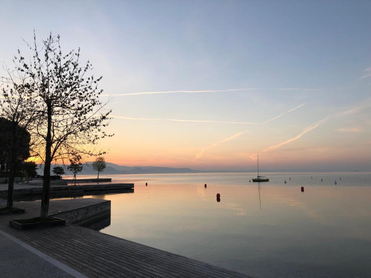 Chiare Ginestre Apartment San Felice del Benaco Luaran gambar